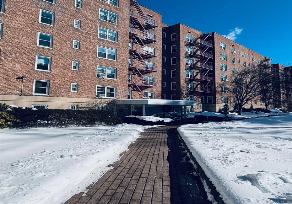 1300 Midland Avenue, Yonkers, NY, 2 Bedrooms Bedrooms, 4 Rooms Rooms,1 BathroomBathrooms,Residential,For Rent,Midland,0,956080 1300 Midland Avenue, Yonkers, NY, 2 Bedrooms Bedrooms, 4 Rooms Rooms,1 BathroomBathrooms,Residential,For Rent,Midland,0,956080