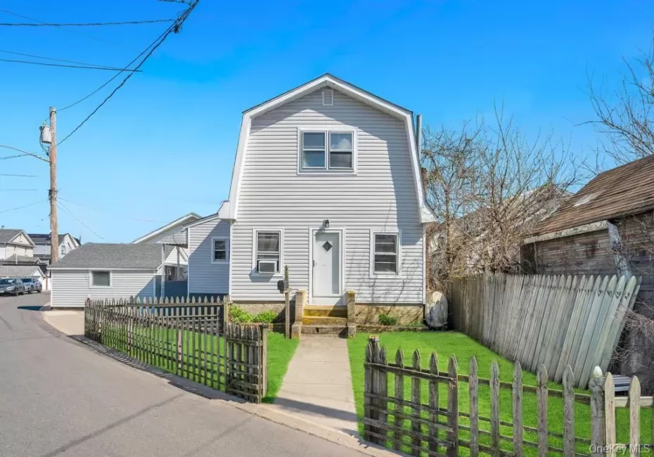 64 West Avenue, Hempstead, NY, 4 Bedrooms Bedrooms, 7 Rooms Rooms,2 BathroomsBathrooms,Residential,For Rent,West,0,988612 64 West Avenue, Hempstead, NY, 4 Bedrooms Bedrooms, 7 Rooms Rooms,2 BathroomsBathrooms,Residential,For Rent,West,0,988612