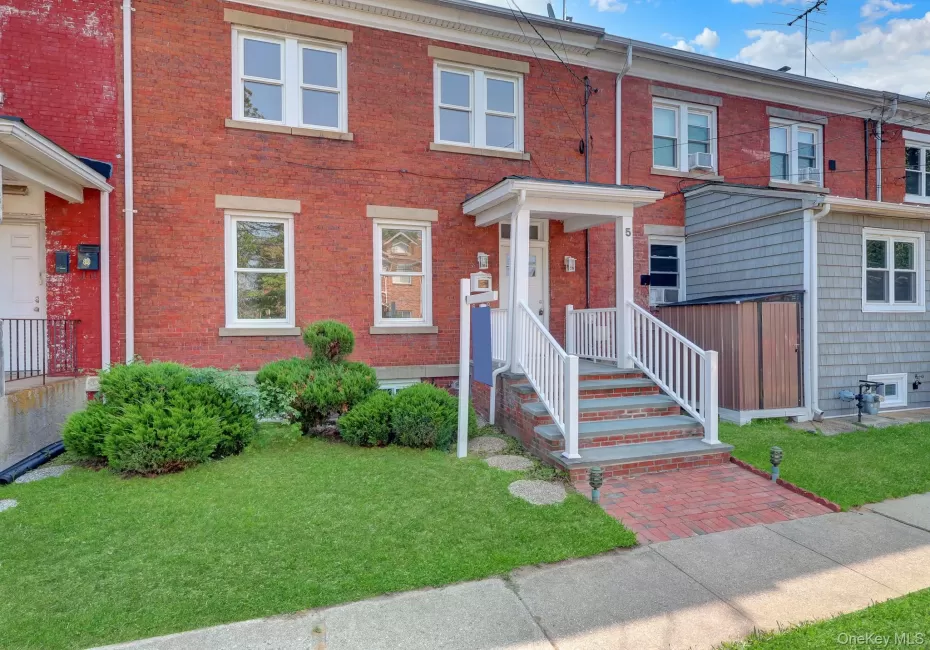 5 Columbia Street, Oyster Bay, NY, 4 Bedrooms Bedrooms, 6 Rooms Rooms,2 BathroomsBathrooms,Residential,For Rent,Columbia,0,1019049 5 Columbia Street, Oyster Bay, NY, 4 Bedrooms Bedrooms, 6 Rooms Rooms,2 BathroomsBathrooms,Residential,For Rent,Columbia,0,1019049
