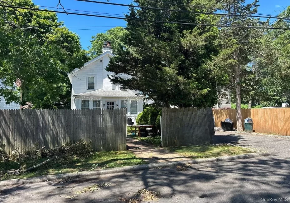 55 9th Avenue, Huntington, NY, 4 Bedrooms Bedrooms, 7 Rooms Rooms,2 BathroomsBathrooms,Residential,For Rent,9th,0,1020090 55 9th Avenue, Huntington, NY, 4 Bedrooms Bedrooms, 7 Rooms Rooms,2 BathroomsBathrooms,Residential,For Rent,9th,0,1020090