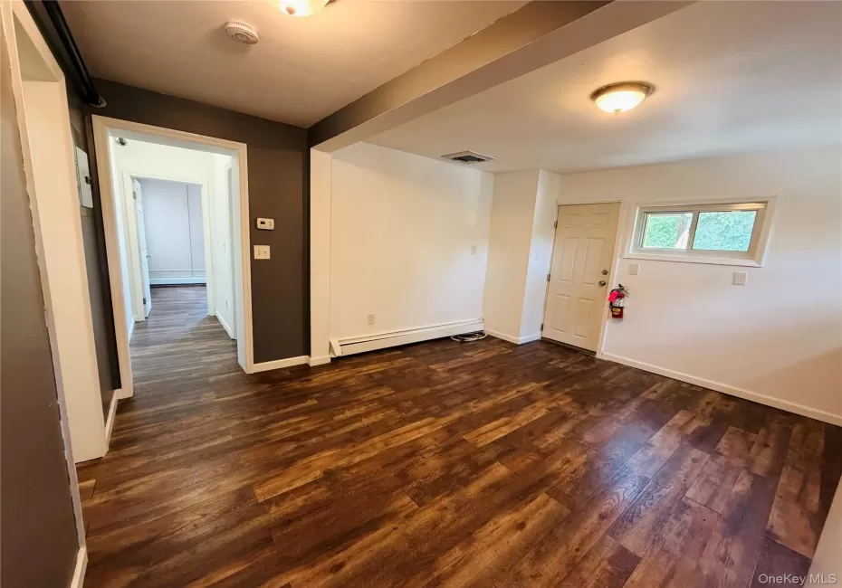 125 Wickham Avenue, Middletown, NY, 2 Bedrooms Bedrooms, 6 Rooms Rooms,1 BathroomBathrooms,Residential Lease,For Rent,Wickham,0,1019987 125 Wickham Avenue, Middletown, NY, 2 Bedrooms Bedrooms, 6 Rooms Rooms,1 BathroomBathrooms,Residential Lease,For Rent,Wickham,0,1019987
