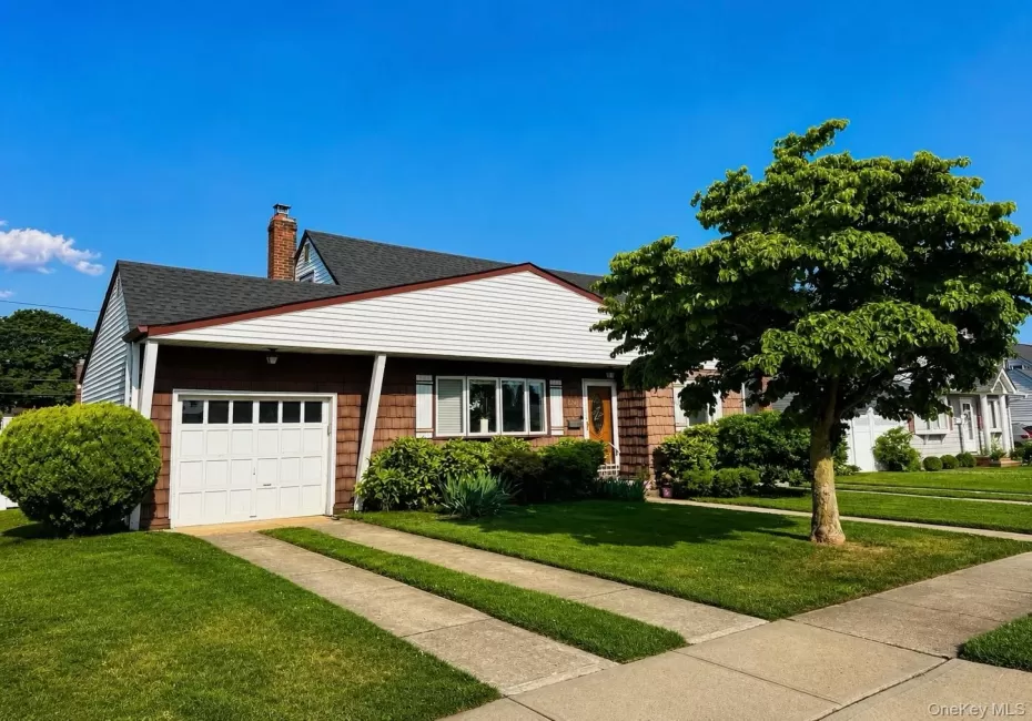 183 Lee Avenue, Oyster Bay, NY, 3 Bedrooms Bedrooms, 7 Rooms Rooms,2 BathroomsBathrooms,Residential,For Rent,Lee,0,1020015 183 Lee Avenue, Oyster Bay, NY, 3 Bedrooms Bedrooms, 7 Rooms Rooms,2 BathroomsBathrooms,Residential,For Rent,Lee,0,1020015