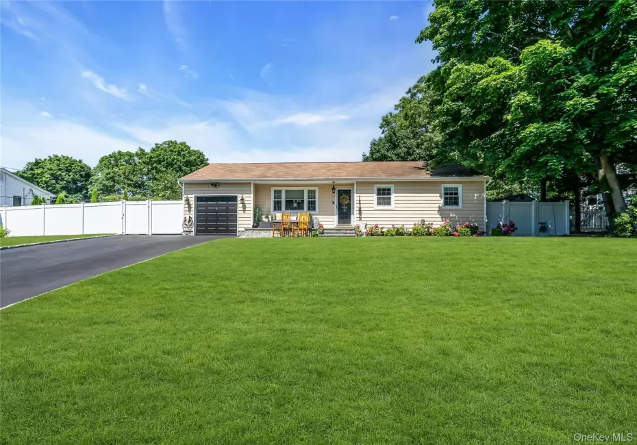 3 Lillian Road, Smithtown, NY, 4 Bedrooms Bedrooms, 7 Rooms Rooms,2 BathroomsBathrooms,Residential,For Rent,Lillian,0,1019233 3 Lillian Road, Smithtown, NY, 4 Bedrooms Bedrooms, 7 Rooms Rooms,2 BathroomsBathrooms,Residential,For Rent,Lillian,0,1019233