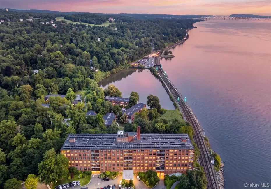 Aerial view toward the Mario Cuomo Bridge along the Hudson River of Scarborough Manor Coop Complex in Ossining, NY. Aerial view toward the Mario Cuomo Bridge along the Hudson River of Scarborough Manor Coop Complex in Ossining, NY.