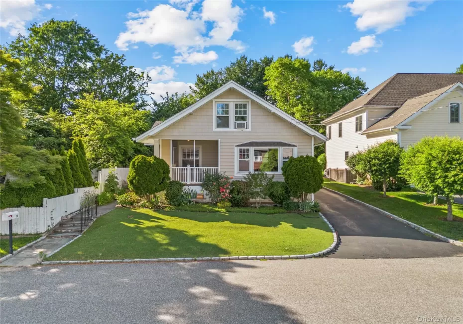 15 Pershing Avenue, Oyster Bay, NY, 3 Bedrooms Bedrooms, 8 Rooms Rooms,2 BathroomsBathrooms,Residential,For Rent,Pershing,0,1019915 15 Pershing Avenue, Oyster Bay, NY, 3 Bedrooms Bedrooms, 8 Rooms Rooms,2 BathroomsBathrooms,Residential,For Rent,Pershing,0,1019915