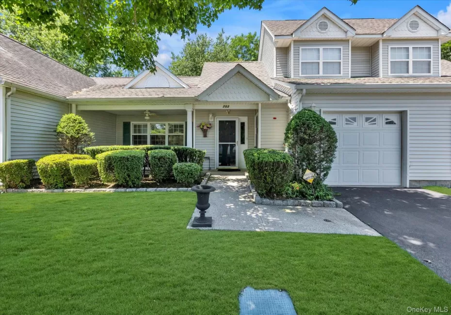 702 Pebble Beach Path ~ Welcome Home! 702 Pebble Beach Path ~ Welcome Home!