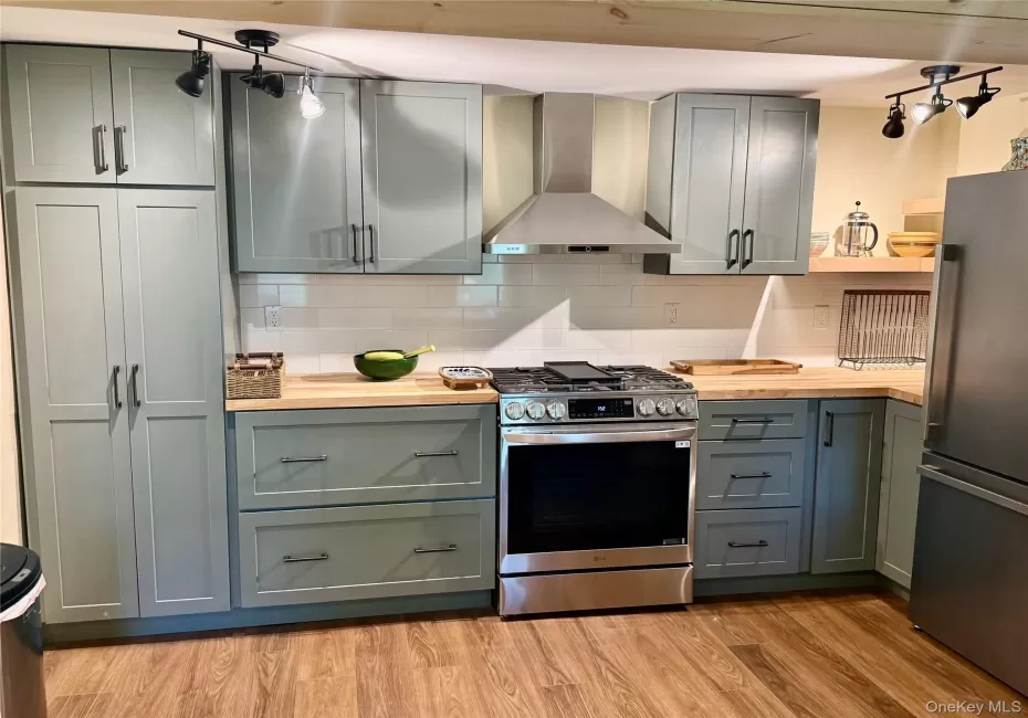 Completely renovated featuring all new appliances Completely renovated featuring all new appliances