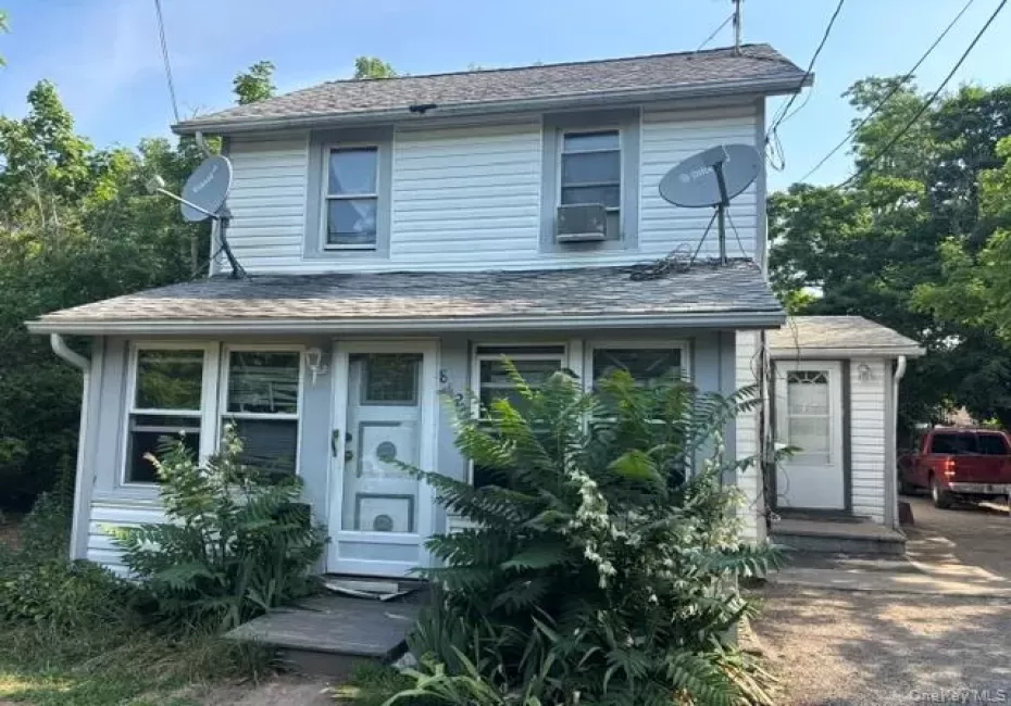 842 Osborn Avenue, Riverhead, NY, 3 Bedrooms Bedrooms, 6 Rooms Rooms,1 BathroomBathrooms,Residential,For Rent,Osborn,0,1020093 842 Osborn Avenue, Riverhead, NY, 3 Bedrooms Bedrooms, 6 Rooms Rooms,1 BathroomBathrooms,Residential,For Rent,Osborn,0,1020093