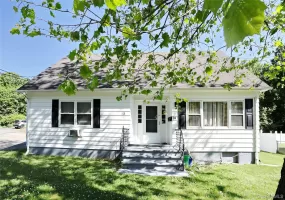 36 Suffern Lane, Haverstraw, NY, 3 Bedrooms Bedrooms, 5 Rooms Rooms,1 BathroomBathrooms,Residential Lease,For Rent,Suffern,0,1020213 36 Suffern Lane, Haverstraw, NY, 3 Bedrooms Bedrooms, 5 Rooms Rooms,1 BathroomBathrooms,Residential Lease,For Rent,Suffern,0,1020213