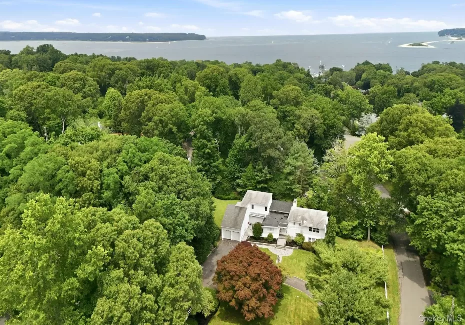 Private Huntington Bay Residence Private Huntington Bay Residence