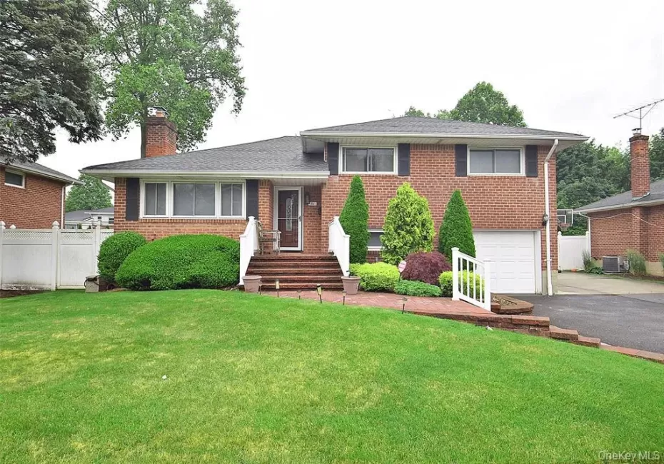 51 Whitman Avenue, Oyster Bay, NY, 3 Bedrooms Bedrooms, 8 Rooms Rooms,2 BathroomsBathrooms,Residential Lease,For Rent,Whitman,0,1020383 51 Whitman Avenue, Oyster Bay, NY, 3 Bedrooms Bedrooms, 8 Rooms Rooms,2 BathroomsBathrooms,Residential Lease,For Rent,Whitman,0,1020383