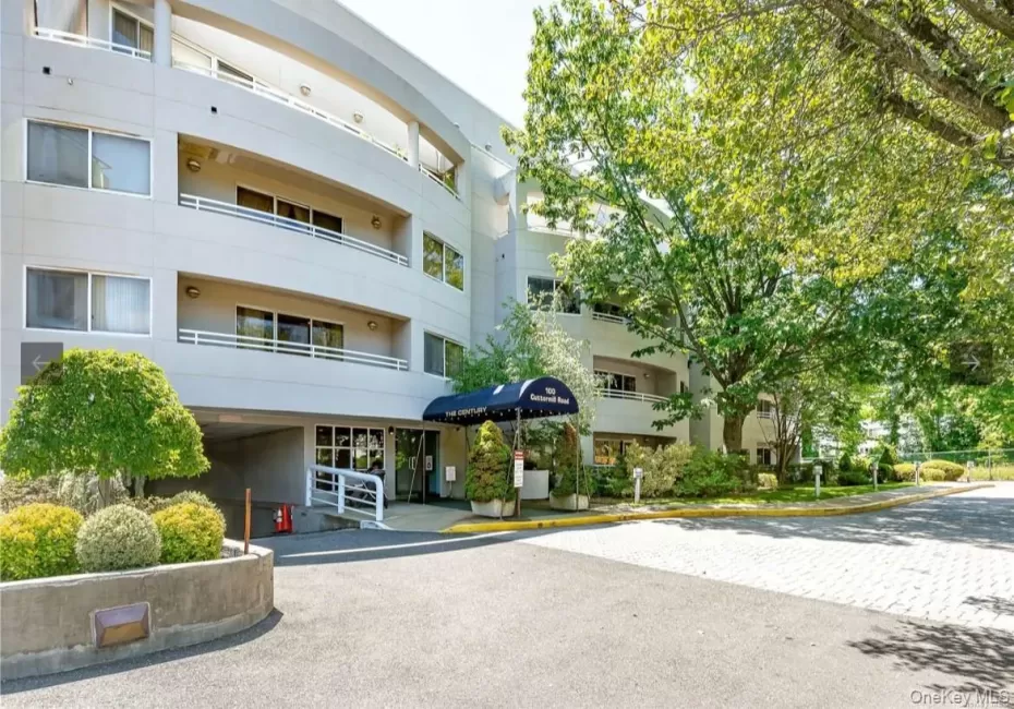 100 Cuttermill Road, North Hempstead, NY, 2 Bedrooms Bedrooms, 5 Rooms Rooms,2 BathroomsBathrooms,Residential Lease,For Rent,Cuttermill,0,1020297 100 Cuttermill Road, North Hempstead, NY, 2 Bedrooms Bedrooms, 5 Rooms Rooms,2 BathroomsBathrooms,Residential Lease,For Rent,Cuttermill,0,1020297
