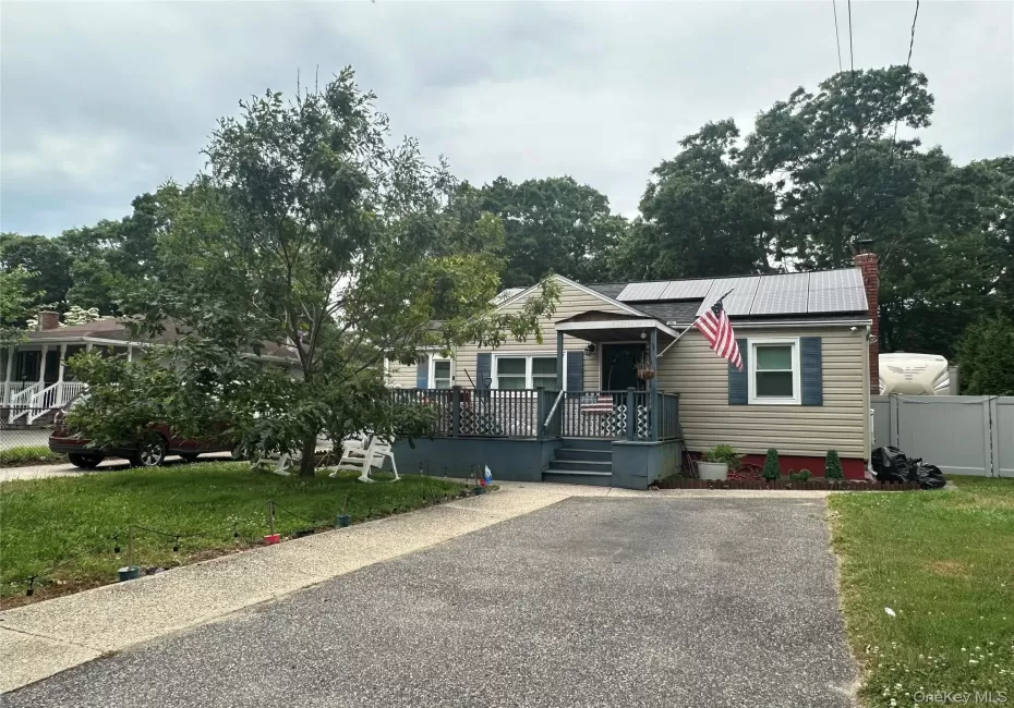 30 Robinwood Street, Brookhaven, NY, 3 Bedrooms Bedrooms, 7 Rooms Rooms,1 BathroomBathrooms,Residential,For Rent,Robinwood,0,1015648 30 Robinwood Street, Brookhaven, NY, 3 Bedrooms Bedrooms, 7 Rooms Rooms,1 BathroomBathrooms,Residential,For Rent,Robinwood,0,1015648