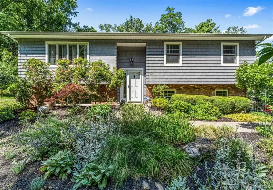 94 Hess Road, Clarkstown, NY, 4 Bedrooms Bedrooms, 7 Rooms Rooms,3 BathroomsBathrooms,Residential,For Rent,Hess,0,1017511 94 Hess Road, Clarkstown, NY, 4 Bedrooms Bedrooms, 7 Rooms Rooms,3 BathroomsBathrooms,Residential,For Rent,Hess,0,1017511