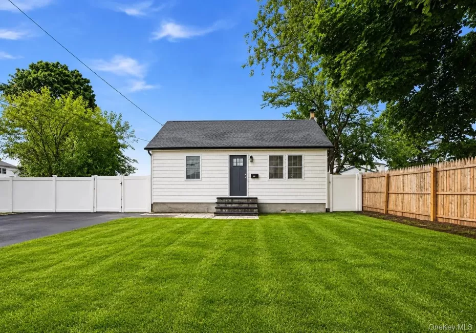606 Catskill Avenue, Babylon, NY, 3 Bedrooms Bedrooms, 7 Rooms Rooms,1 BathroomBathrooms,Residential,For Rent,Catskill,0,1019632 606 Catskill Avenue, Babylon, NY, 3 Bedrooms Bedrooms, 7 Rooms Rooms,1 BathroomBathrooms,Residential,For Rent,Catskill,0,1019632