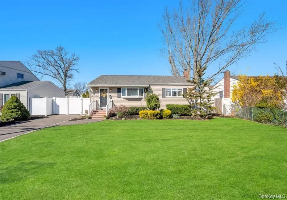 28 Saint Joseph Avenue, Brookhaven, NY, 3 Bedrooms Bedrooms, 6 Rooms Rooms,1 BathroomBathrooms,Residential,For Rent,Saint Joseph,0,1020620 28 Saint Joseph Avenue, Brookhaven, NY, 3 Bedrooms Bedrooms, 6 Rooms Rooms,1 BathroomBathrooms,Residential,For Rent,Saint Joseph,0,1020620