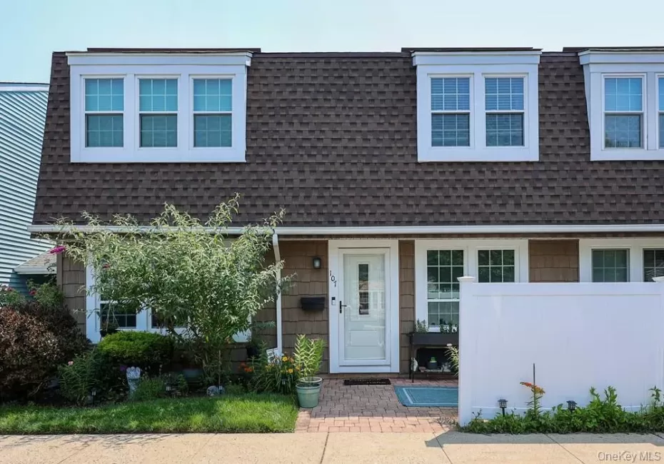 107 Whalers Cove, Babylon, NY, 2 Bedrooms Bedrooms, 5 Rooms Rooms,1 BathroomBathrooms,Residential,For Rent,Whalers,0,1020593 107 Whalers Cove, Babylon, NY, 2 Bedrooms Bedrooms, 5 Rooms Rooms,1 BathroomBathrooms,Residential,For Rent,Whalers,0,1020593