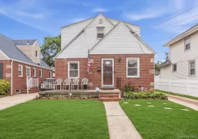 120 10th Street, North Hempstead, NY, 5 Bedrooms Bedrooms, 8 Rooms Rooms,2 BathroomsBathrooms,Residential,For Rent,10th,0,1019666 120 10th Street, North Hempstead, NY, 5 Bedrooms Bedrooms, 8 Rooms Rooms,2 BathroomsBathrooms,Residential,For Rent,10th,0,1019666
