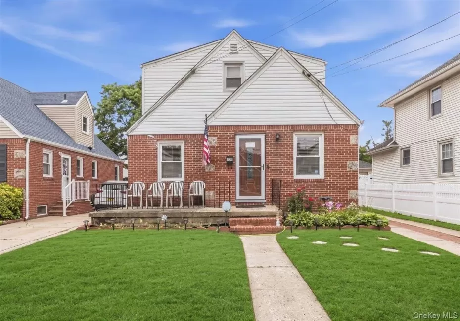120 10th Street, North Hempstead, NY, 5 Bedrooms Bedrooms, 8 Rooms Rooms,2 BathroomsBathrooms,Residential,For Rent,10th,0,1019666 120 10th Street, North Hempstead, NY, 5 Bedrooms Bedrooms, 8 Rooms Rooms,2 BathroomsBathrooms,Residential,For Rent,10th,0,1019666