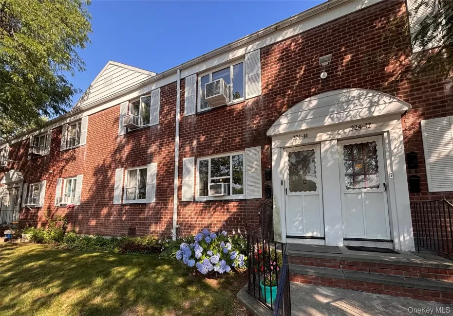 224-14 Hillside Avenue, New York, NY, 2 Bedrooms Bedrooms, 4 Rooms Rooms,1 BathroomBathrooms,Residential,For Rent,Hillside,0,1020775 224-14 Hillside Avenue, New York, NY, 2 Bedrooms Bedrooms, 4 Rooms Rooms,1 BathroomBathrooms,Residential,For Rent,Hillside,0,1020775