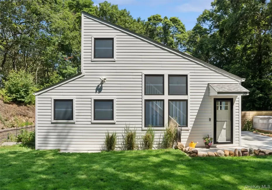 356 Oakleigh Avenue, Riverhead, NY, 3 Bedrooms Bedrooms, 7 Rooms Rooms,1 BathroomBathrooms,Residential,For Rent,Oakleigh,0,1021030 356 Oakleigh Avenue, Riverhead, NY, 3 Bedrooms Bedrooms, 7 Rooms Rooms,1 BathroomBathrooms,Residential,For Rent,Oakleigh,0,1021030