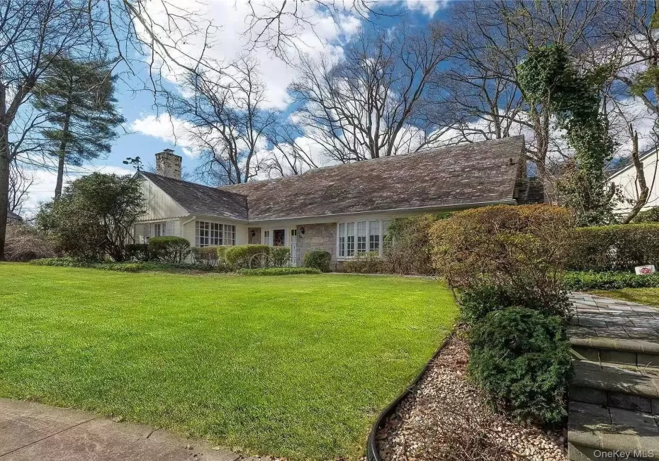 76 Wensley Drive, North Hempstead, NY, 4 Bedrooms Bedrooms, 9 Rooms Rooms,3 BathroomsBathrooms,Residential Lease,For Rent,Wensley,0,1020627 76 Wensley Drive, North Hempstead, NY, 4 Bedrooms Bedrooms, 9 Rooms Rooms,3 BathroomsBathrooms,Residential Lease,For Rent,Wensley,0,1020627