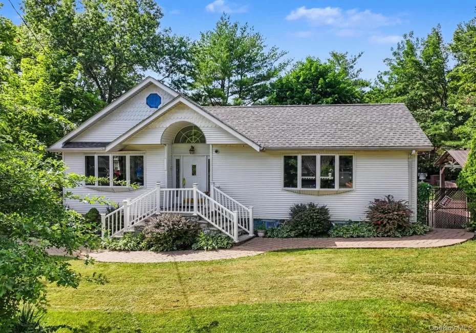 42 Highview Avenue, Orangetown, NY, 3 Bedrooms Bedrooms, 10 Rooms Rooms,1 BathroomBathrooms,Residential,For Rent,Highview,0,1020236 42 Highview Avenue, Orangetown, NY, 3 Bedrooms Bedrooms, 10 Rooms Rooms,1 BathroomBathrooms,Residential,For Rent,Highview,0,1020236