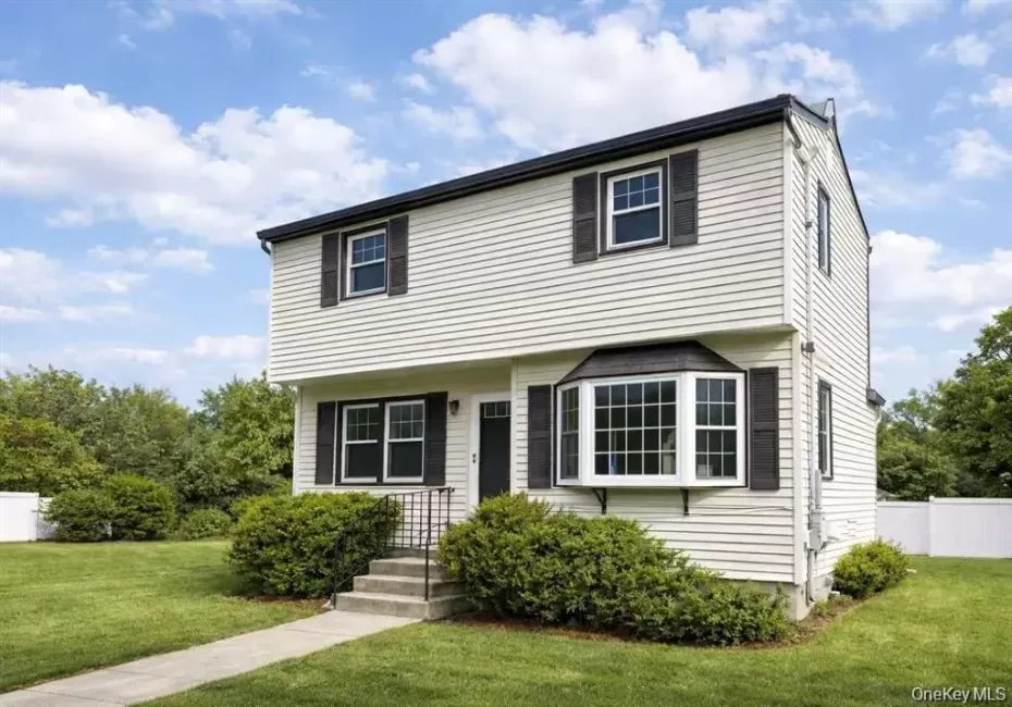 187 Horseblock Road, Brookhaven, NY, 4 Bedrooms Bedrooms, 8 Rooms Rooms,2 BathroomsBathrooms,Residential,For Rent,Horseblock,0,1021018 187 Horseblock Road, Brookhaven, NY, 4 Bedrooms Bedrooms, 8 Rooms Rooms,2 BathroomsBathrooms,Residential,For Rent,Horseblock,0,1021018
