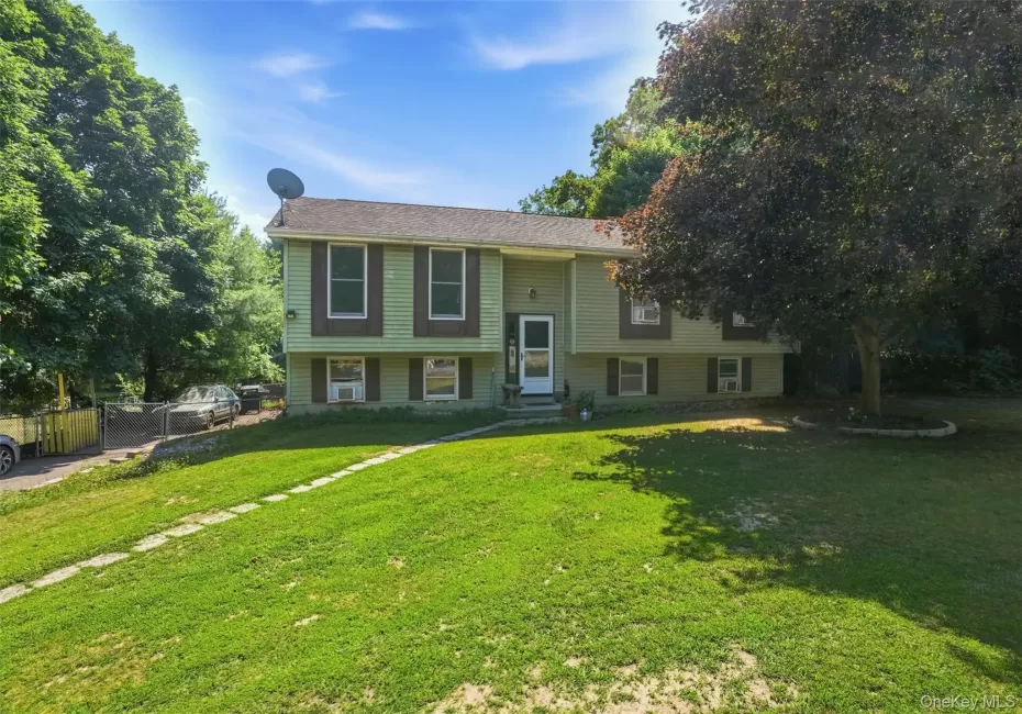 4 Riverside Drive, Shawangunk, NY, 4 Bedrooms Bedrooms, 9 Rooms Rooms,3 BathroomsBathrooms,Residential,For Rent,Riverside,0,1019939 4 Riverside Drive, Shawangunk, NY, 4 Bedrooms Bedrooms, 9 Rooms Rooms,3 BathroomsBathrooms,Residential,For Rent,Riverside,0,1019939
