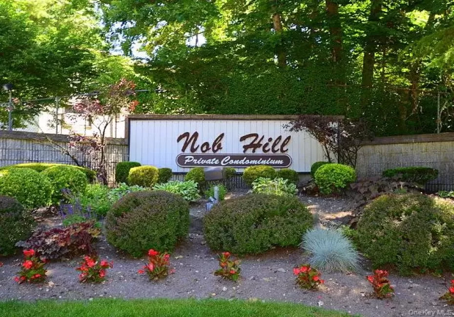 Nob Hill- North entrance Nob Hill- North entrance