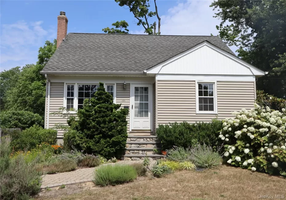 301 Foster Avenue, Islip, NY, 2 Bedrooms Bedrooms, 3 Rooms Rooms,1 BathroomBathrooms,Residential,For Rent,Foster,0,1019356 301 Foster Avenue, Islip, NY, 2 Bedrooms Bedrooms, 3 Rooms Rooms,1 BathroomBathrooms,Residential,For Rent,Foster,0,1019356