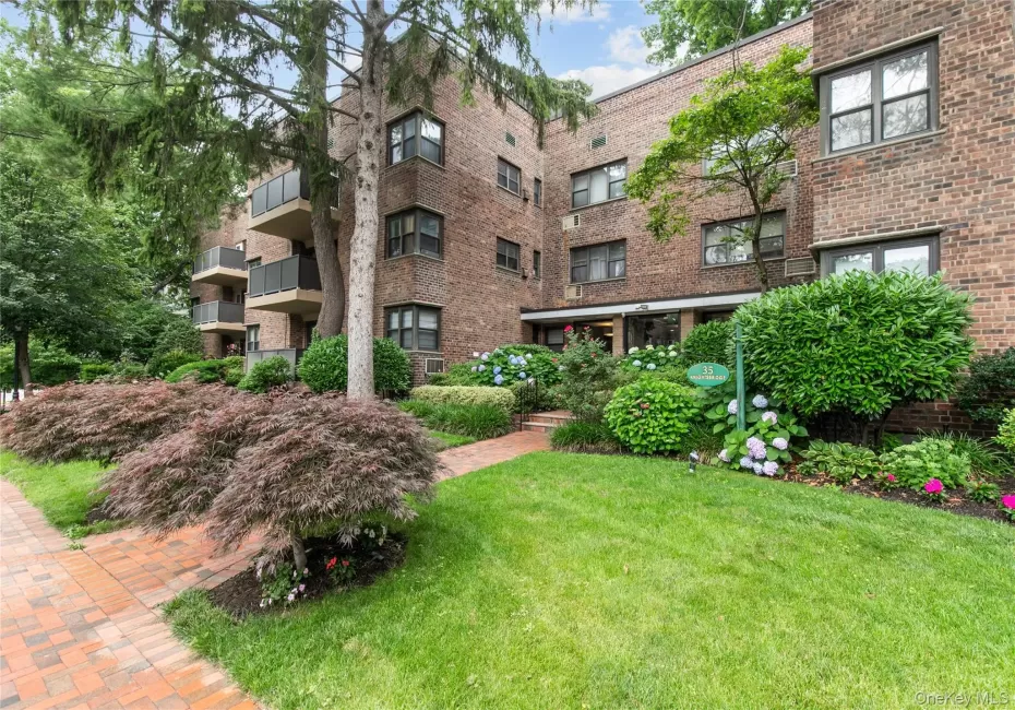 35 Knightsbridge Road, North Hempstead, NY, 1 Bedroom Bedrooms, 3 Rooms Rooms,1 BathroomBathrooms,Residential,For Rent,Knightsbridge,0,1021026 35 Knightsbridge Road, North Hempstead, NY, 1 Bedroom Bedrooms, 3 Rooms Rooms,1 BathroomBathrooms,Residential,For Rent,Knightsbridge,0,1021026