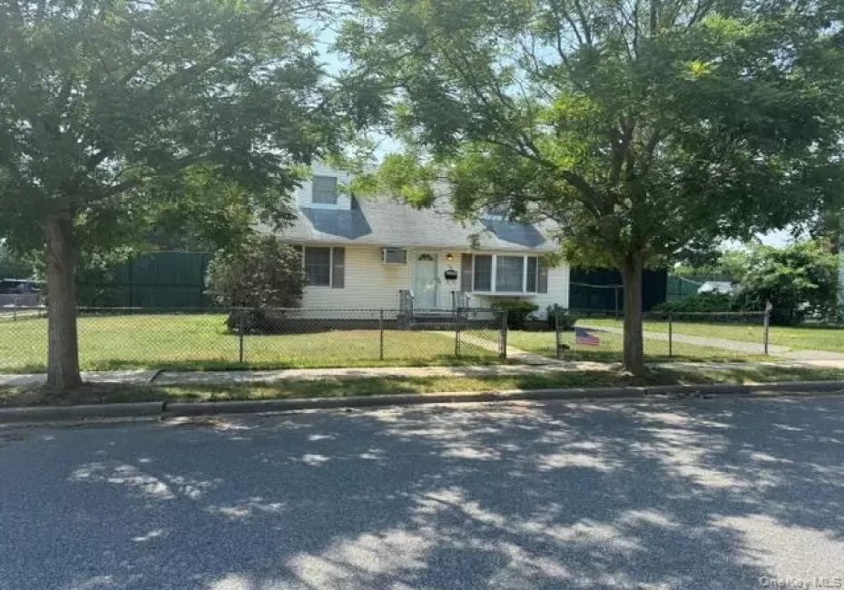 14 Concord Avenue, Oyster Bay, NY, 4 Bedrooms Bedrooms, 7 Rooms Rooms,1 BathroomBathrooms,Residential,For Rent,Concord,0,1021237 14 Concord Avenue, Oyster Bay, NY, 4 Bedrooms Bedrooms, 7 Rooms Rooms,1 BathroomBathrooms,Residential,For Rent,Concord,0,1021237