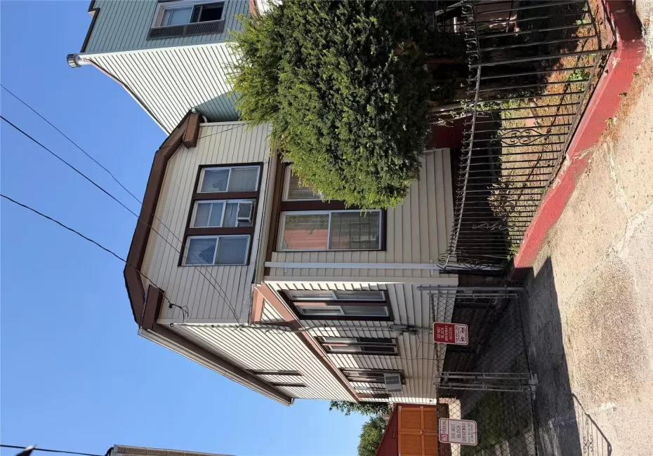 5810 32nd Avenue, New York, NY, 3 Bedrooms Bedrooms, 7 Rooms Rooms,1 BathroomBathrooms,Residential,For Rent,32nd,0,1018846 5810 32nd Avenue, New York, NY, 3 Bedrooms Bedrooms, 7 Rooms Rooms,1 BathroomBathrooms,Residential,For Rent,32nd,0,1018846