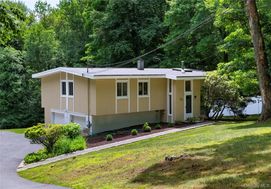 326 Lovell Street, Carmel, NY, 3 Bedrooms Bedrooms, 6 Rooms Rooms,2 BathroomsBathrooms,Residential,For Rent,Lovell,0,1010380 326 Lovell Street, Carmel, NY, 3 Bedrooms Bedrooms, 6 Rooms Rooms,2 BathroomsBathrooms,Residential,For Rent,Lovell,0,1010380