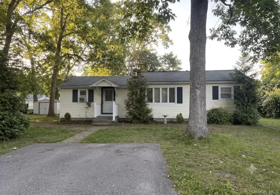 33 Elm Road, Brookhaven, NY, 3 Bedrooms Bedrooms, 7 Rooms Rooms,1 BathroomBathrooms,Residential,For Rent,Elm,0,1021600 33 Elm Road, Brookhaven, NY, 3 Bedrooms Bedrooms, 7 Rooms Rooms,1 BathroomBathrooms,Residential,For Rent,Elm,0,1021600