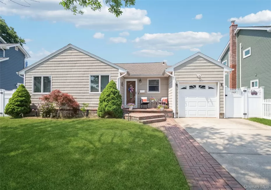 389 Briarwood Road, Oyster Bay, NY, 3 Bedrooms Bedrooms, 7 Rooms Rooms,2 BathroomsBathrooms,Residential,For Rent,Briarwood,0,1019588 389 Briarwood Road, Oyster Bay, NY, 3 Bedrooms Bedrooms, 7 Rooms Rooms,2 BathroomsBathrooms,Residential,For Rent,Briarwood,0,1019588