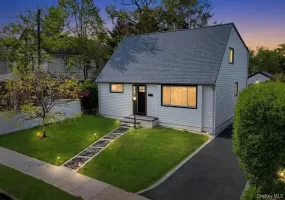 20 Howard Street, Oyster Bay, NY, 4 Bedrooms Bedrooms, 8 Rooms Rooms,3 BathroomsBathrooms,Residential,For Rent,Howard,0,1020677 20 Howard Street, Oyster Bay, NY, 4 Bedrooms Bedrooms, 8 Rooms Rooms,3 BathroomsBathrooms,Residential,For Rent,Howard,0,1020677