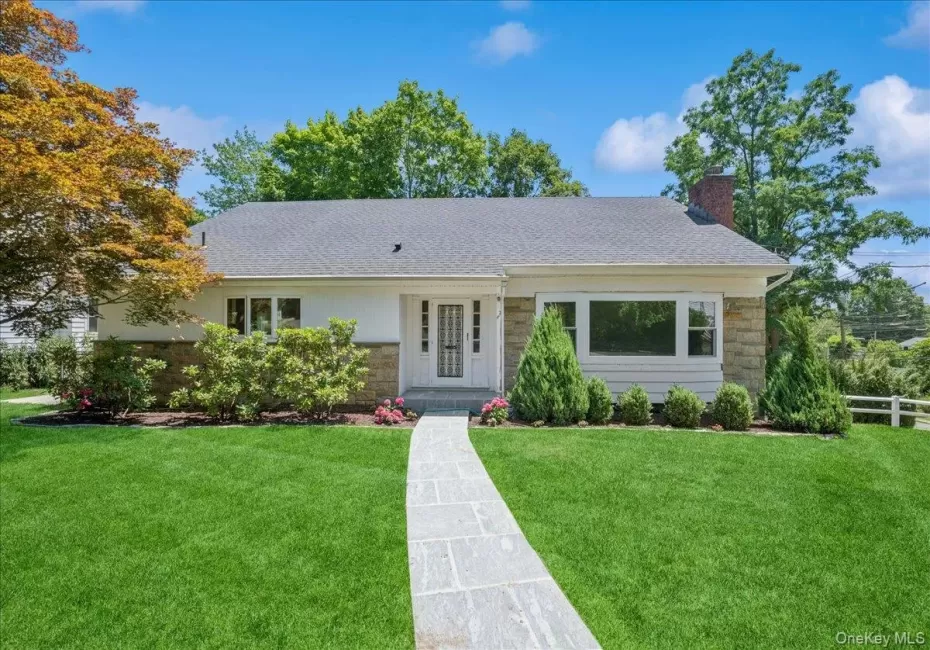 28 Cooper is just .6 miles to the train and town! Located in the fun and fantastic Brook Neighborhood and zoned for Murray Elementary School. 28 Cooper is just .6 miles to the train and town! Located in the fun and fantastic Brook Neighborhood and zoned for Murray Elementary School.