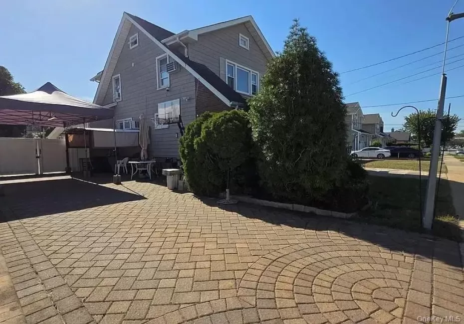 170 Mineola Avenue, Hempstead, NY, 4 Bedrooms Bedrooms, 9 Rooms Rooms,2 BathroomsBathrooms,Residential Lease,For Rent,Mineola,0,1021938 170 Mineola Avenue, Hempstead, NY, 4 Bedrooms Bedrooms, 9 Rooms Rooms,2 BathroomsBathrooms,Residential Lease,For Rent,Mineola,0,1021938