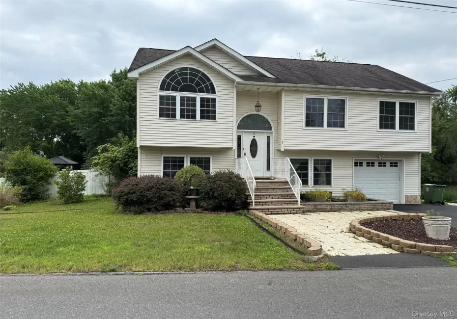 9 Ashland Avenue, Middletown, NY, 4 Bedrooms Bedrooms, 9 Rooms Rooms,3 BathroomsBathrooms,Residential Lease,For Rent,Ashland,0,1021950 9 Ashland Avenue, Middletown, NY, 4 Bedrooms Bedrooms, 9 Rooms Rooms,3 BathroomsBathrooms,Residential Lease,For Rent,Ashland,0,1021950