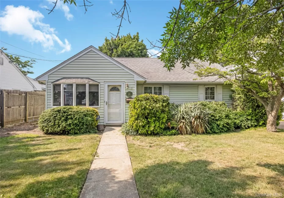 6 Island Street, Oyster Bay, NY, 3 Bedrooms Bedrooms, 6 Rooms Rooms,1 BathroomBathrooms,Residential,For Rent,Island,0,1020084 6 Island Street, Oyster Bay, NY, 3 Bedrooms Bedrooms, 6 Rooms Rooms,1 BathroomBathrooms,Residential,For Rent,Island,0,1020084