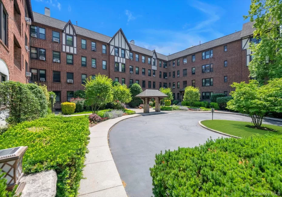 240 Bronxville Road, Yonkers, NY, 2 Bedrooms Bedrooms, 4 Rooms Rooms,1 BathroomBathrooms,Residential,For Rent,Bronxville,0,1022014 240 Bronxville Road, Yonkers, NY, 2 Bedrooms Bedrooms, 4 Rooms Rooms,1 BathroomBathrooms,Residential,For Rent,Bronxville,0,1022014