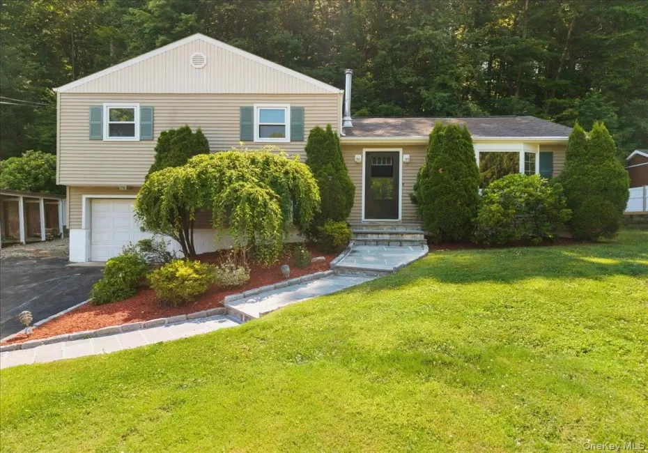 Welcome to 22 Knollwood Road! Welcome to 22 Knollwood Road!