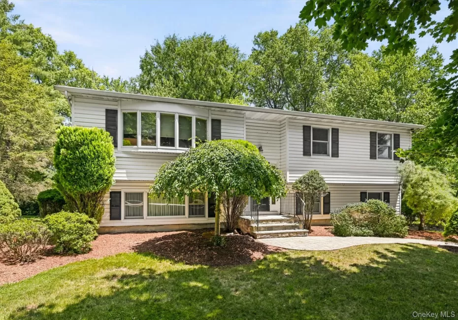 21 Arbor Lane, Clarkstown, NY, 4 Bedrooms Bedrooms, 8 Rooms Rooms,3 BathroomsBathrooms,Residential,For Rent,Arbor,0,1019969 21 Arbor Lane, Clarkstown, NY, 4 Bedrooms Bedrooms, 8 Rooms Rooms,3 BathroomsBathrooms,Residential,For Rent,Arbor,0,1019969