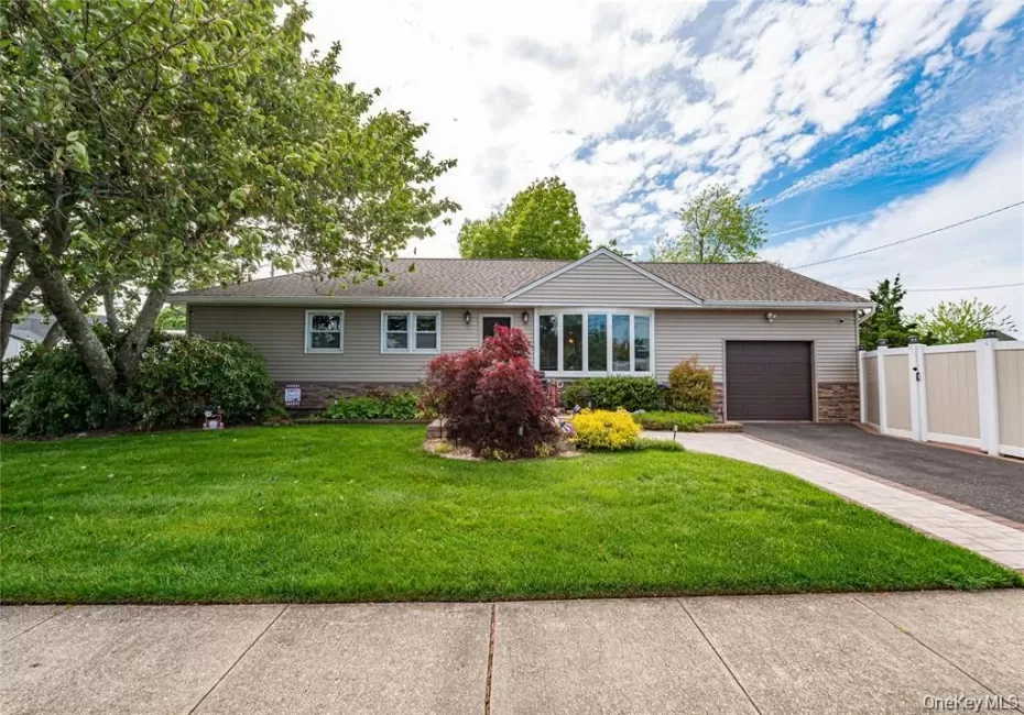 19 Buchanan Avenue, Babylon, NY, 3 Bedrooms Bedrooms, 6 Rooms Rooms,1 BathroomBathrooms,Residential,For Rent,Buchanan,0,1020417 19 Buchanan Avenue, Babylon, NY, 3 Bedrooms Bedrooms, 6 Rooms Rooms,1 BathroomBathrooms,Residential,For Rent,Buchanan,0,1020417