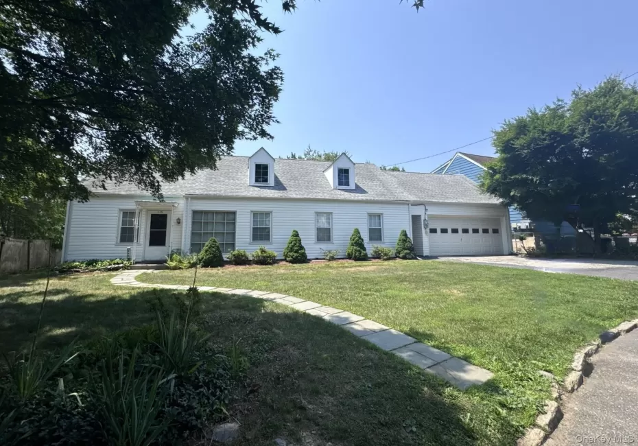 Charming rental in the heart of Rye Neck! Charming rental in the heart of Rye Neck!
