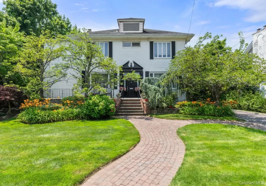 19 Margaret Avenue, Hempstead, NY, 4 Bedrooms Bedrooms, 12 Rooms Rooms,3 BathroomsBathrooms,Residential,For Rent,Margaret,0,1021202 19 Margaret Avenue, Hempstead, NY, 4 Bedrooms Bedrooms, 12 Rooms Rooms,3 BathroomsBathrooms,Residential,For Rent,Margaret,0,1021202