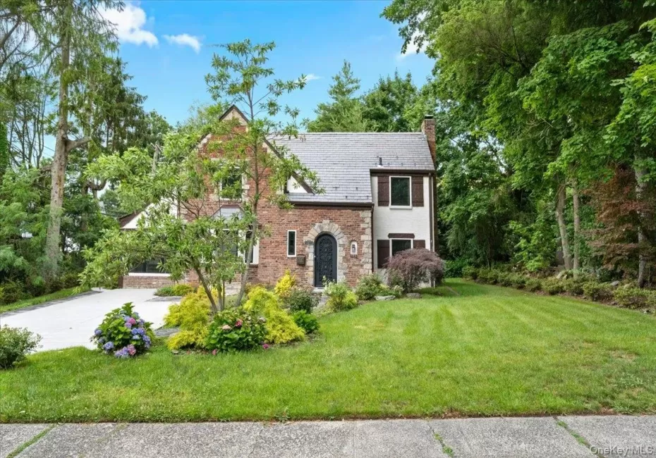 115 Old Mill Road, North Hempstead, NY, 3 Bedrooms Bedrooms, 7 Rooms Rooms,1 BathroomBathrooms,Residential Lease,For Rent,Old Mill,0,1021321 115 Old Mill Road, North Hempstead, NY, 3 Bedrooms Bedrooms, 7 Rooms Rooms,1 BathroomBathrooms,Residential Lease,For Rent,Old Mill,0,1021321