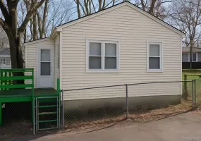 56 Woodcliff Trail, Riverhead, NY, 2 Bedrooms Bedrooms, 4 Rooms Rooms,1 BathroomBathrooms,Residential,For Rent,Woodcliff,0,947024 56 Woodcliff Trail, Riverhead, NY, 2 Bedrooms Bedrooms, 4 Rooms Rooms,1 BathroomBathrooms,Residential,For Rent,Woodcliff,0,947024